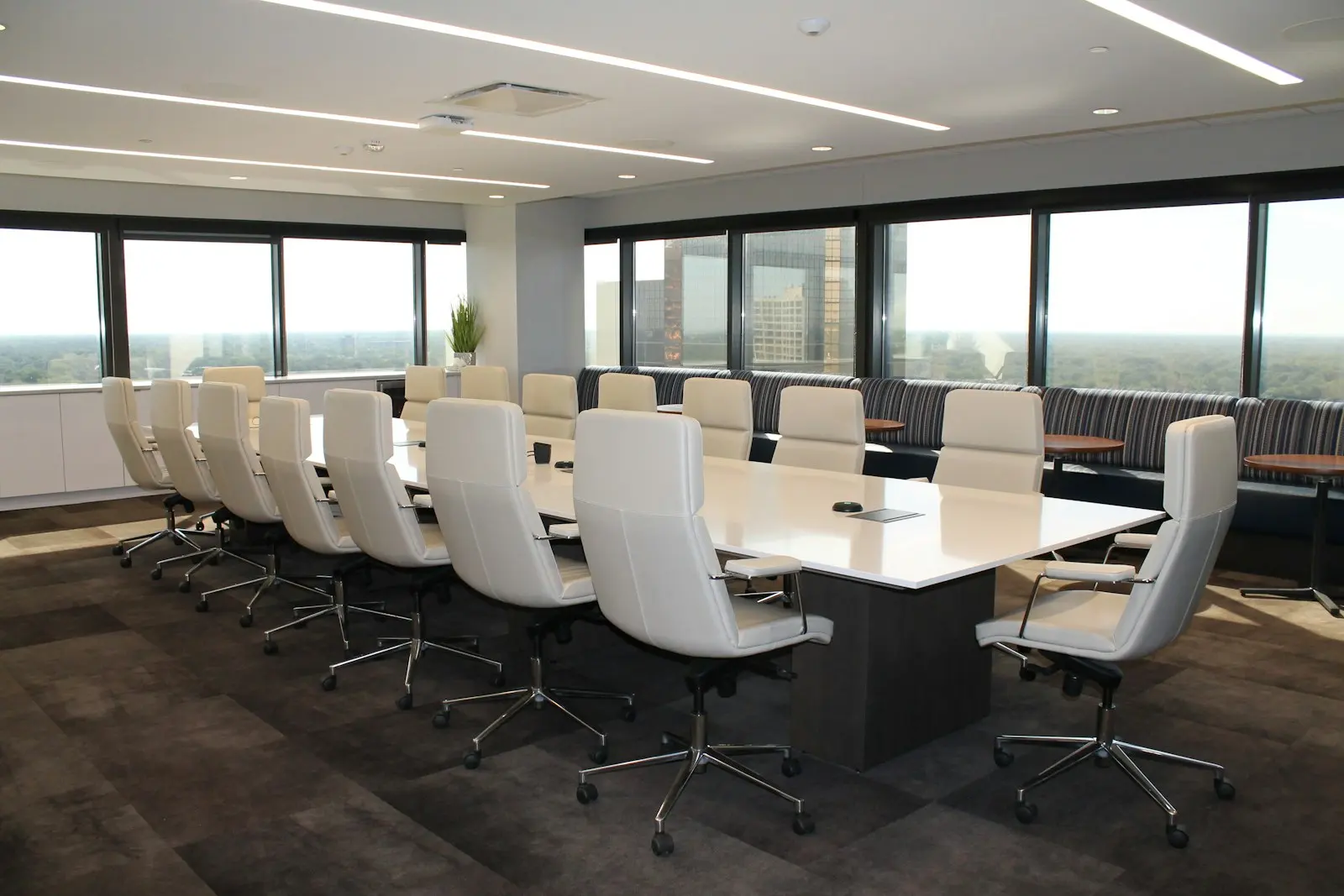 DMCC Fitted Office with Lake View, Almas Tower — photo 2