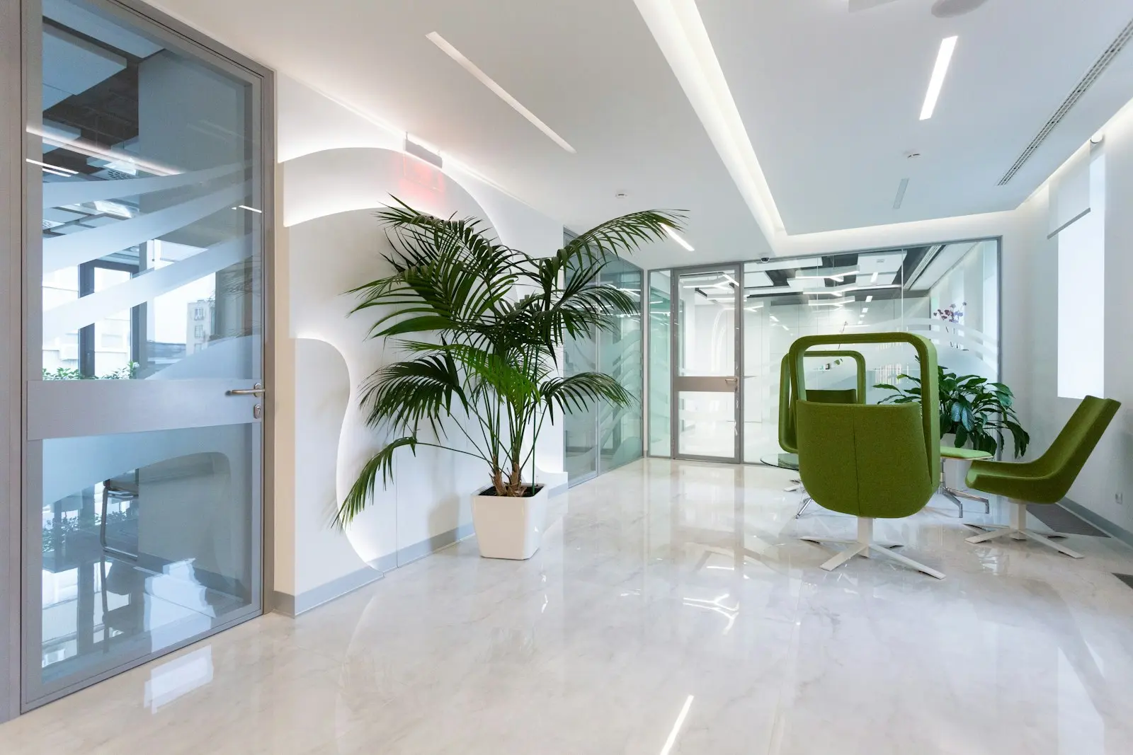 Creek-View Fitted Office in Twin Towers Deira — photo 4